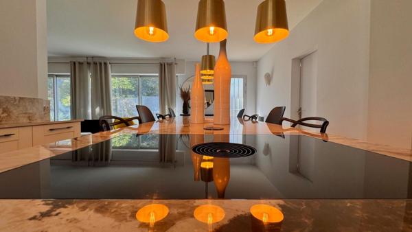 VILLA D'ARCHITECTE PLAIN-PIED PROCHE BASSIN