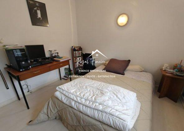 Vue sur la rivière, magnifique plain pied, sis dans une résidence