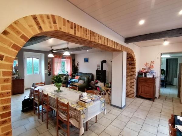 61500  SEES L'EVECHE, grande longère, 14 pièce(s), 10 chambres,  420 m2 environ , PRIX 375 000, honoraires  4,17% inclus  à la charge de l'acquéreur  soit 360 000 hors honoraires