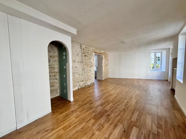 Maison de ville 3 chambres, cave et cour