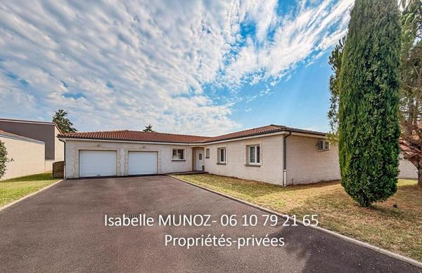Maison Plain pied F5 de 149 m2, DPE A, piscine, dépendances, panneaux solaires, jardin