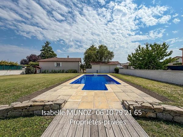 Maison Plain pied F5 de 149 m2, DPE A, piscine, dépendances, panneaux solaires, jardin