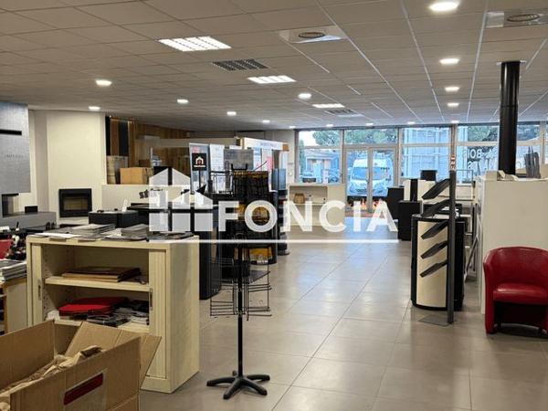 Location Local commercial 5 pièces 427 m² - 9001 CHEMIN DE LA CRISTOLE Montfavet 84140
