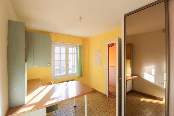 Maison d'artisans, spacieuse avec fort potentiel !