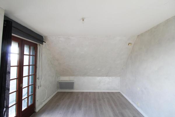 Maison d'artisans, spacieuse avec fort potentiel !