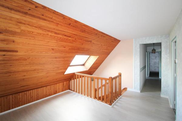 Maison d'artisans, spacieuse avec fort potentiel !