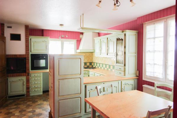 Maison d'artisans, spacieuse avec fort potentiel !