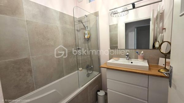Baisse de prix - Située dans le très recherché quartier d’Aiguelongue à Montpellier dans une rue privée, cette villa rénovée de 320 m² offre un cadre de vie exceptionnel avec piscine, jardin paysager de plus de 1300m2 et un appartement T3 indépendant.
La maison séduit par ses beaux volumes répartis sur 2 niveaux, sa luminosité et son agencement idéal pour une grande famille ainsi que pour télétravailler : 
- une vaste pièce de vie d'environ 80m2 avec cuisine ouverte sur salle à manger et salon agrémenté d'une cheminée en pierres du Gard
-  8 chambres spacieuses avec placards,
- un bureau et une salle de jeux, 
- 5 salles d’eau dont une salle de bains et 6 WC, 
- un grand espace de buanderie, de nombreux  rangements ainsi qu'un vide sanitaire sur la roche d'environ 48m2, parfait pour créer une cave à vin.
À l’extérieur, une SUPERBE TERRASSE d’environ 90 m² surplombe le jardin méditerranéen et la piscine au sel Desjoyaux 9 x 3.50.
Un T3 d'environ 48m2 avec son entrée séparée au rez-de-jardin complète ce bien rare, offrant un POTENTIEL LOCATIF ou un espace idéal pour recevoir.
Prestations de qualité : climatisation gainable réversible, sols carrelés et parquets qualitatifs, menuiseries aluminium, isolation récente par les combles, rénovation complète, état général parfait.
Un bien de charme aux prestations soignées, dans un environnement privilégié à proximité des commerces, transports et commodités.
Contactez Dominique ROSSI pour organiser une visite de ce bien exceptionnel au O6 80 44 99 32