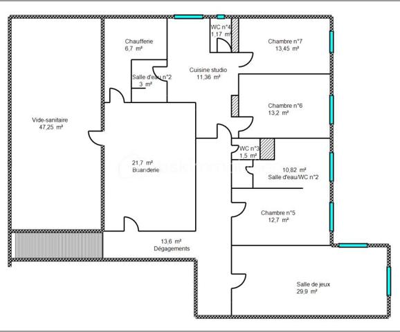 Baisse de prix - Située dans le très recherché quartier d’Aiguelongue à Montpellier dans une rue privée, cette villa rénovée de 320 m² offre un cadre de vie exceptionnel avec piscine, jardin paysager de plus de 1300m2 et un appartement T3 indépendant.
La maison séduit par ses beaux volumes répartis sur 2 niveaux, sa luminosité et son agencement idéal pour une grande famille ainsi que pour télétravailler : 
- une vaste pièce de vie d'environ 80m2 avec cuisine ouverte sur salle à manger et salon agrémenté d'une cheminée en pierres du Gard
-  8 chambres spacieuses avec placards,
- un bureau et une salle de jeux, 
- 5 salles d’eau dont une salle de bains et 6 WC, 
- un grand espace de buanderie, de nombreux  rangements ainsi qu'un vide sanitaire sur la roche d'environ 48m2, parfait pour créer une cave à vin.
À l’extérieur, une SUPERBE TERRASSE d’environ 90 m² surplombe le jardin méditerranéen et la piscine au sel Desjoyaux 9 x 3.50.
Un T3 d'environ 48m2 avec son entrée séparée au rez-de-jardin complète ce bien rare, offrant un POTENTIEL LOCATIF ou un espace idéal pour recevoir.
Prestations de qualité : climatisation gainable réversible, sols carrelés et parquets qualitatifs, menuiseries aluminium, isolation récente par les combles, rénovation complète, état général parfait.
Un bien de charme aux prestations soignées, dans un environnement privilégié à proximité des commerces, transports et commodités.
Contactez Dominique ROSSI pour organiser une visite de ce bien exceptionnel au O6 80 44 99 32