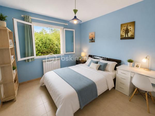 Bienvenue dans cette charmante Villa de 130m² construite en 1997, sur une parcelle de plus de 1000m2, offrant un espace de vie paisible et conviviale. 

Située dans le quartier « les Hameaux du Golf »,  cette villa comprend un salon/séjour lumineux de 36m2, 4 chambres de plain pied de 14, 13, 12 et 11 m2, d’une cuisine fermée équipée et aménagée avec un accès sur la buanderie. 
Également, une salle de bain et un w.c séparé viennent constituer ce premier niveau. 

Pour finir sur l’intérieur, à l’étage, une chambre avec sa propre salle d’eau, idéale pour vos amis ou pour un adolescent. 

À l'extérieur, profitez de votre piscine de 8x4m au chlore le tout dans un cadre agréable et arboré. 

Fort de son potentiel, notre offre de ce jour vous propose également un garage de 26m2. 

Joignable 7/7 pour répondre à vos questions et organiser votre future visite.