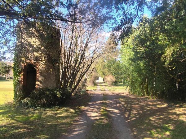 MAISON DE PLAIN PIED - PARC - BORD RIVIERE - RARE