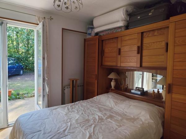 MAISON DE PLAIN PIED - PARC - BORD RIVIERE - RARE
