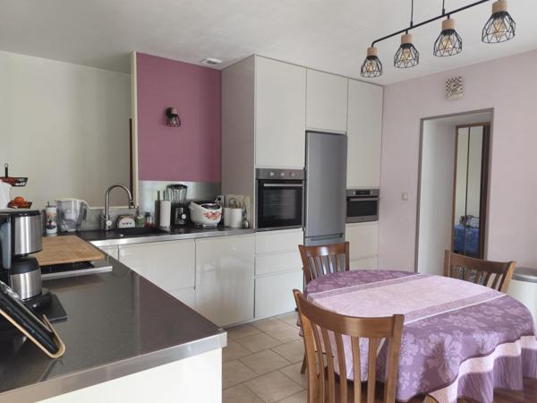 MAISON DE PLAIN PIED - PARC - BORD RIVIERE - RARE