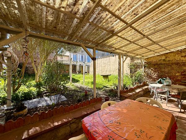 MAZERES : Rare en hypercentre ! Maison de caractere avec jardin et garage