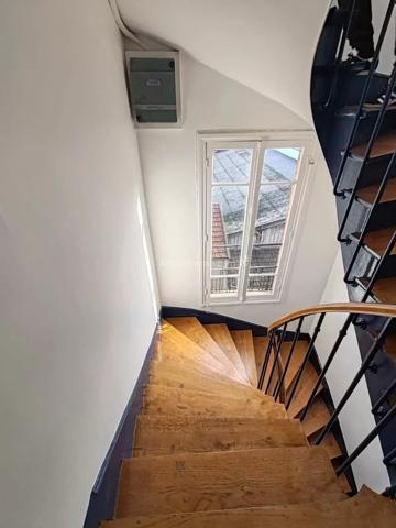 Vente                                                      Appartement
                        
                     3 pièces                      53 m2                     à Villeneuve-Saint-Georges