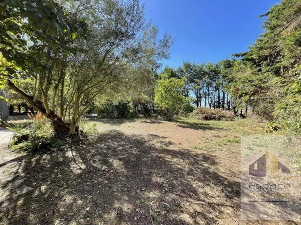 Terrain constructible de 669 m² à Clavette