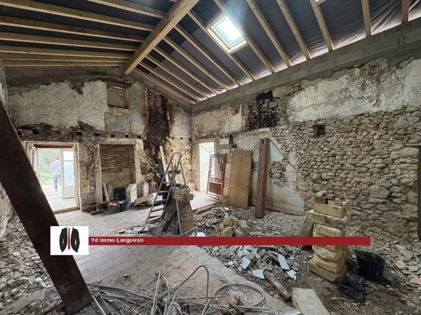 HAUT LANGOIRAN - Bâtisse en pierre à rénover
