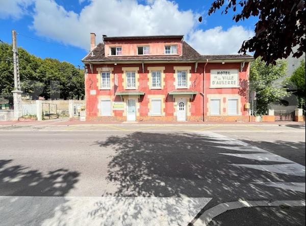 Ensemble immobilier de 8 appartements T2 meublés + 1 local commercial – Excellente rentabilité