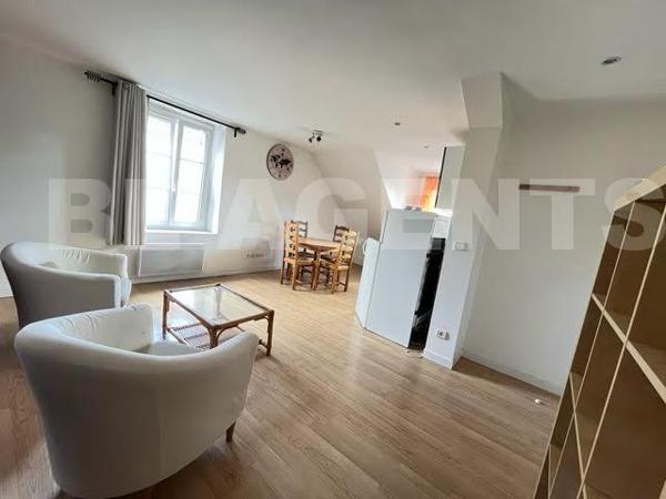 Ensemble immobilier de 8 appartements T2 meublés + 1 local commercial – Excellente rentabilité