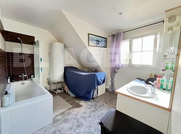 Ensemble immobilier de 8 appartements T2 meublés + 1 local commercial – Excellente rentabilité