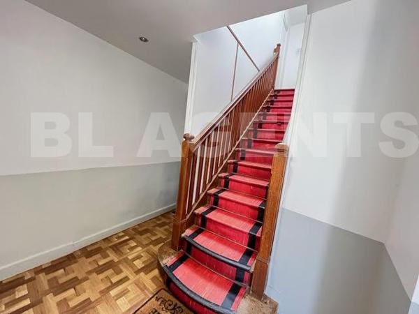 Ensemble immobilier de 8 appartements T2 meublés + 1 local commercial – Excellente rentabilité