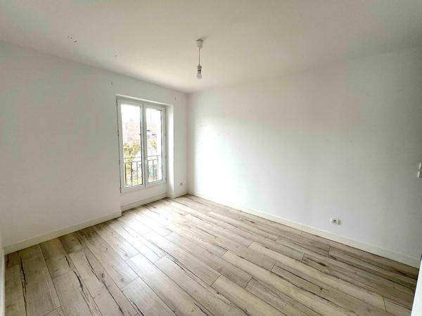 Gazeran centre 3 chambres 66 m² avec cave et stationnement