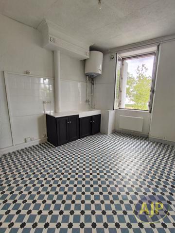 Location appartement Pauillac : 700 € - AJP Pauillac Immobilier