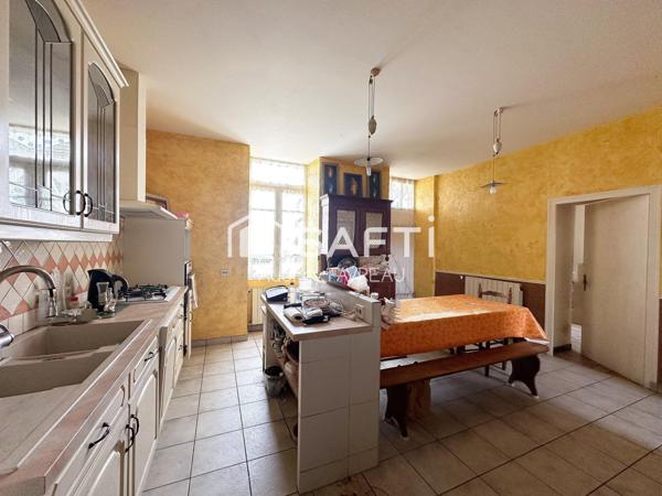 Ancienne école de 185m2, 4 chambres,jardin,garage