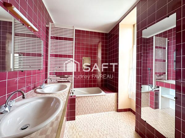 Ancienne école de 185m2, 4 chambres,jardin,garage