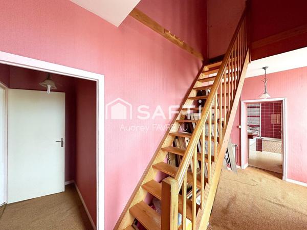 Ancienne école de 185m2, 4 chambres,jardin,garage