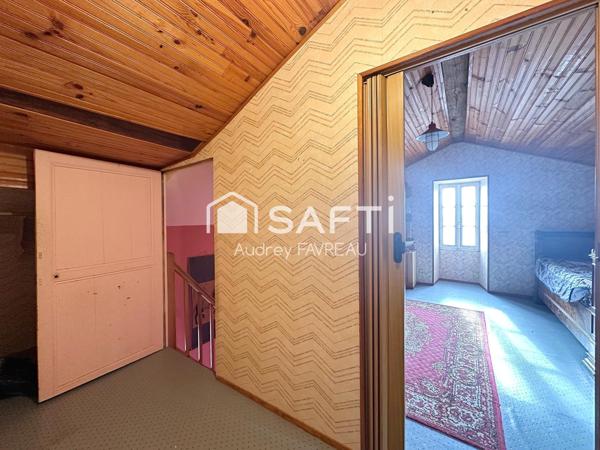 Ancienne école de 185m2, 4 chambres,jardin,garage