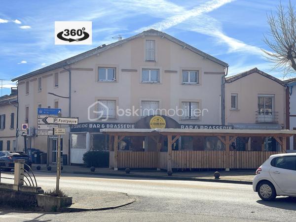 Exclusivité BSK Immobilier Lucien MOCQUET.

Établissement réputé pour son emplacement stratégique central à forte visibilité, son flux continu de clients potentiels et son attractivité auprès de la clientèle locale comme de passage.

Les éléments financiers sont disponibles lors de la visite pour acquéreurs déjà du métier.

Caractéristiques principales:
- CA 500k€.
- Licence IV.
- Salle principale  (94m²)  2 terrasses ombragées (90m²).
- Accessible aux personnes à mobilité réduite (PMR).
- Superficie 150m² + Appartement de fonction en étage 150m².
- Cuisine (27m²) mobilier récent, en parfait état de maintenance.
- Extraction en toiture puissante, chambre froide.
- Cave (45m²) en pierre pour stockage.
- Parking gratuit.
- Population Saint-Sulpice: 10 000 habitants.

La visite virtuelle que je propose vous permettra une vision et une projection sans faille de votre projet.

Pour me joindre: Lucien MOCQUET, 07 83 27 60 51, lmocquet@bskimmobilier.com