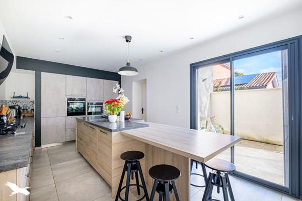 Maison à vendre |  Saint-Priest |  5 pièces | 163 m²