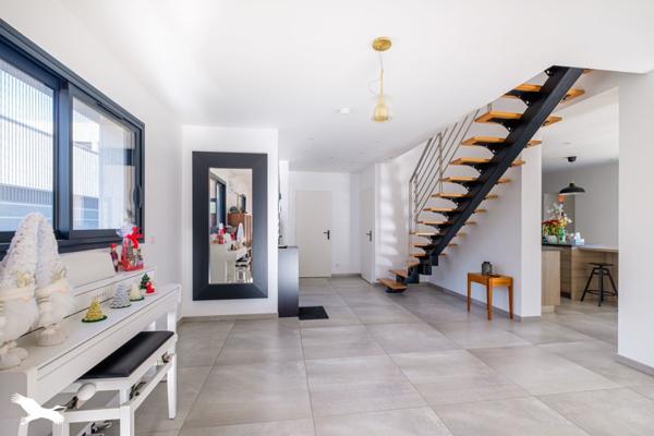Maison à vendre 565 000 € Saint-Priest 5 p 163 m² DPE C