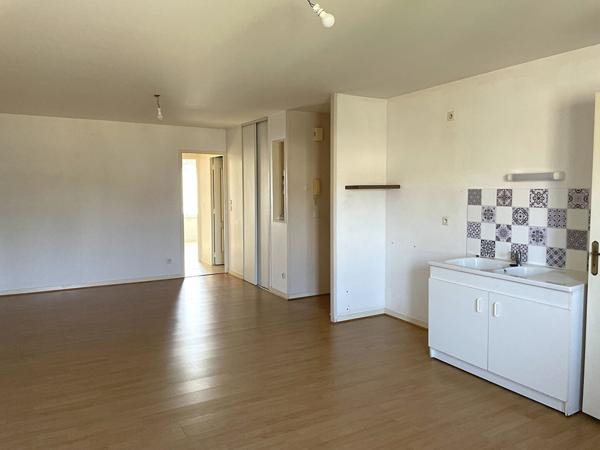 "APPARTMENT LA FLECHE 2 PIECES 48M2"
