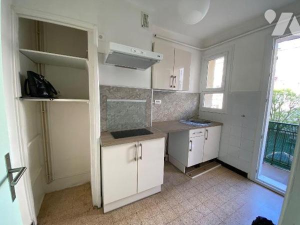 A VENDRE/APPARTEMENT/TOULON / Quartier Saint Roch, dans une petite copropriété édifiée à la fin...