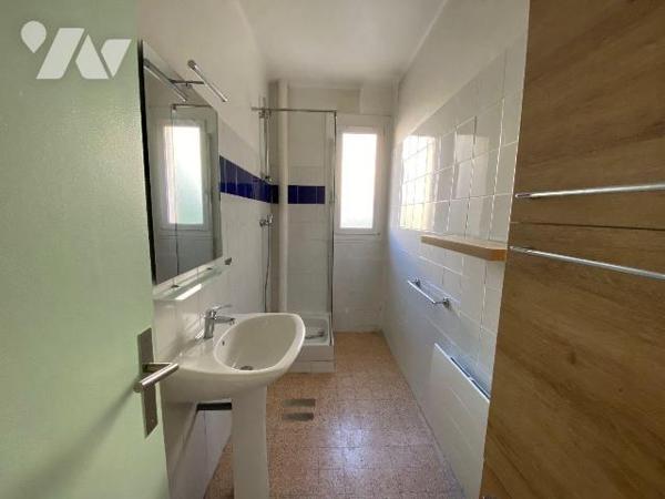 A VENDRE/APPARTEMENT/TOULON / Quartier Saint Roch, dans une petite copropriété édifiée à la fin...