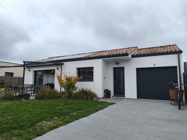 Maison récente de plain-pied . Quartier recherché proche collège