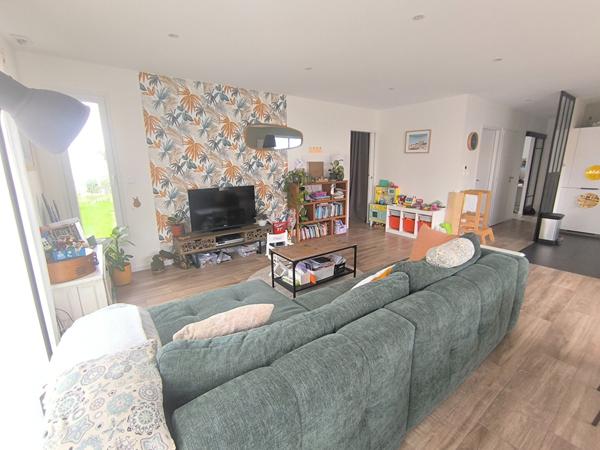 Maison récente de plain-pied . Quartier recherché proche collège