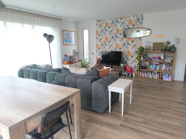 Maison récente de plain-pied . Quartier recherché proche collège