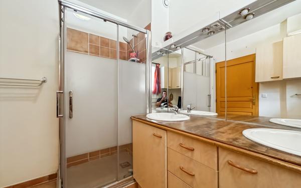 Maison à vendre    5 pièces • 13 754 m2 Saint-Raphaël