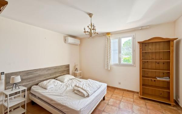 Maison à vendre    5 pièces • 13 754 m2 Saint-Raphaël