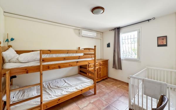 Maison à vendre    5 pièces • 13 754 m2 Saint-Raphaël
