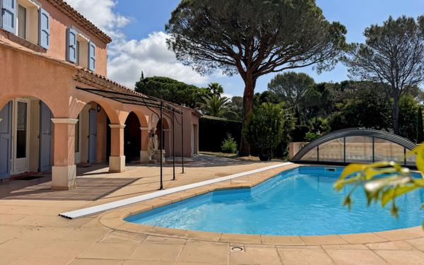 Maison à vendre    5 pièces • 13 754 m2 Saint-Raphaël