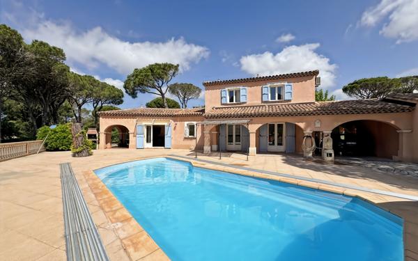 Maison à vendre    5 pièces • 13 754 m2 Saint-Raphaël