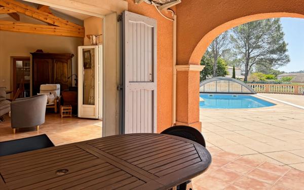 Maison à vendre    5 pièces • 13 754 m2 Saint-Raphaël
