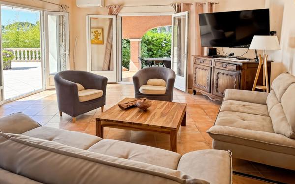 Maison à vendre    5 pièces • 13 754 m2 Saint-Raphaël