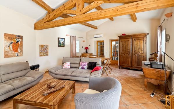 Maison à vendre    5 pièces • 13 754 m2 Saint-Raphaël