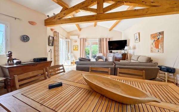 Maison à vendre    5 pièces • 13 754 m2 Saint-Raphaël
