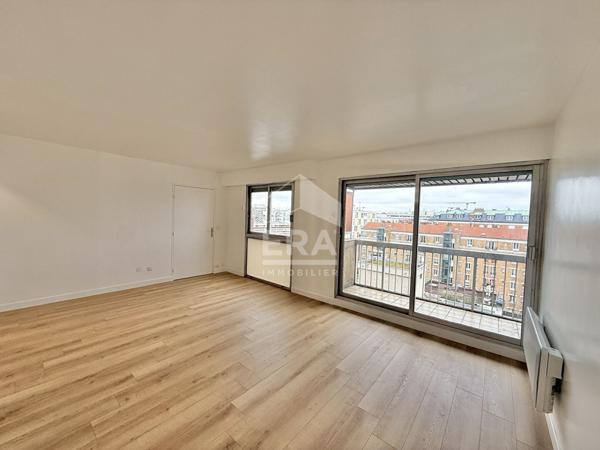 Studio lumineux à louer au 10ème étage à Paris - 1200 €